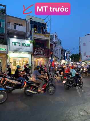 Bán căn nhà ngay góc ngã tư lê văn Sỹ- Huỳnh văn Bánh- quận Phú Nhuận.